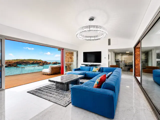 Le salon ouvert sur la mer